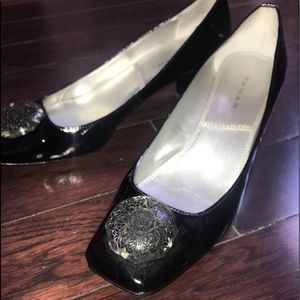 Tahari square toe block heel!